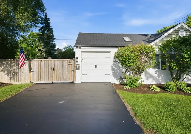 5th image of 201 Dover Ave, La Grange, IL 60525 | MLS# 12668953