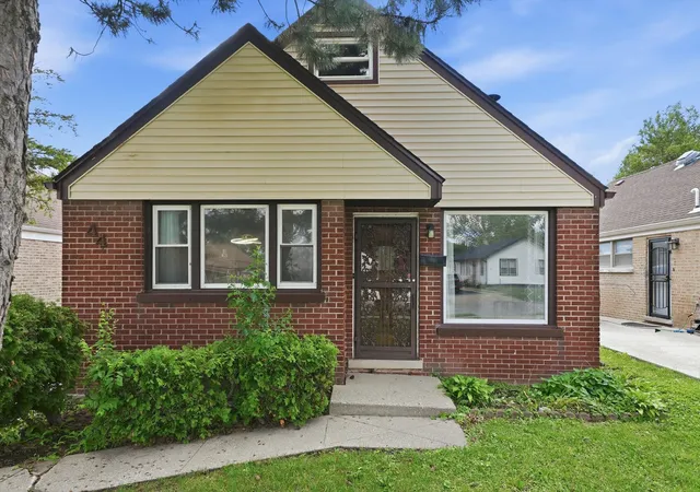 3rd image of 44 50Th Ave, Bellwood, IL 60104 | MLS# 12669127