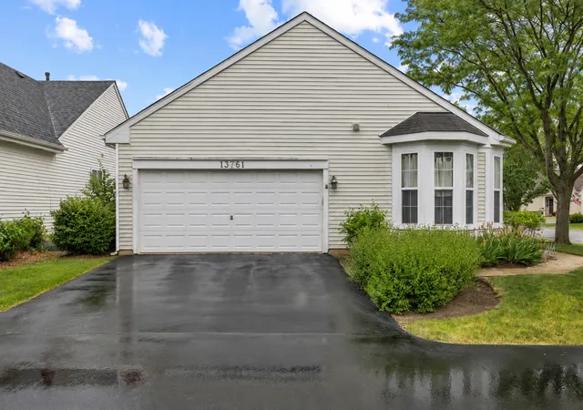 Photo 3 of Single family home for sale at 13761 S Redbud Dr, Plainfield, IL 60544 | MLS# 12669165 | Listing updated on 2026-09-23
