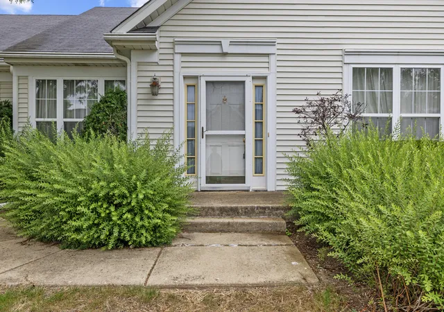 Photo 4 of Single family home for sale at 13761 S Redbud Dr, Plainfield, IL 60544 | MLS# 12669165 | Listing updated on 2026-09-23