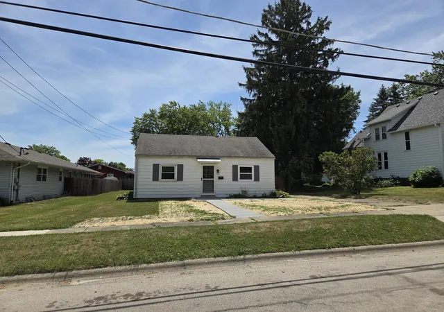 Homes for sale in Woodstock, IL | 524 Amsterdam St, Woodstock, IL 60098 | MLS# 12669235