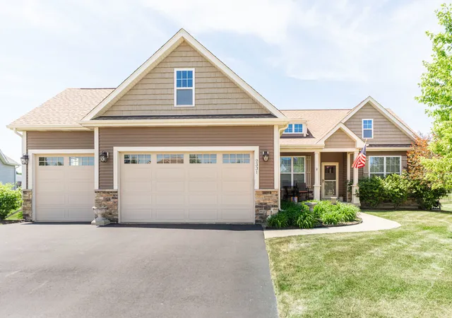 Homes for sale in Sycamore, IL | 2331 Coventry Cir S, Sycamore, IL 60178 | MLS# 12669242