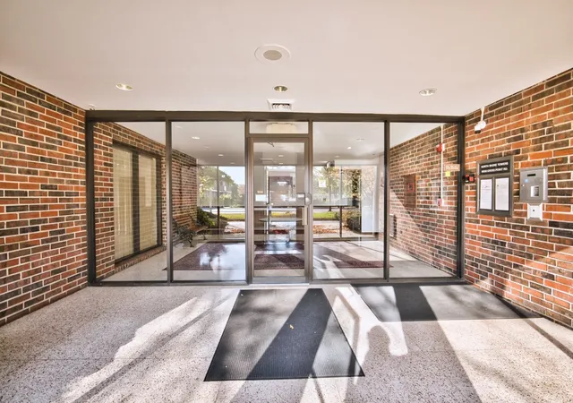 Listing Photo 2 - Condo for sale in building located at 9558 Gross Pt Rd, Skokie, IL 60076 - Unit #201A