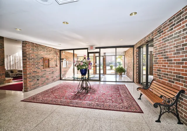 Listing Photo 3 - Condo for sale in building located at 9558 Gross Pt Rd, Skokie, IL 60076 - Unit #201A