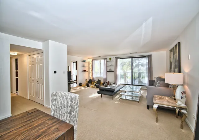 Listing Photo 4 - Condo for sale in building located at 9558 Gross Pt Rd, Skokie, IL 60076 - Unit #201A