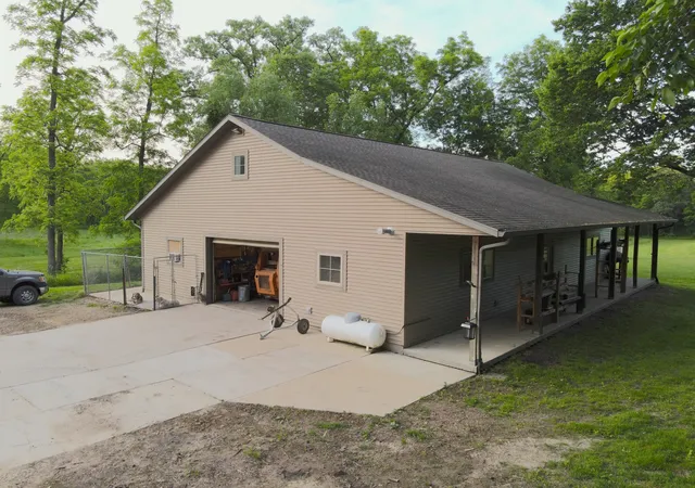 Homes for sale in Hanover, IL | 9496 S Hanover Hill Rd, Hanover, IL 61041 | MLS# 12669253