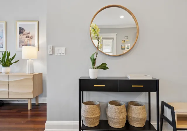 Homes for sale in Chicago, IL | 1039 W Grace St #2, Chicago, IL 60613 | MLS# 12669360