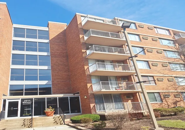 2nd image of 2211 S Stewart Ave #4A, Lombard, IL 60148 | MLS# 12669444
