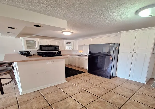4th image of 2211 S Stewart Ave, Lombard, IL 60148