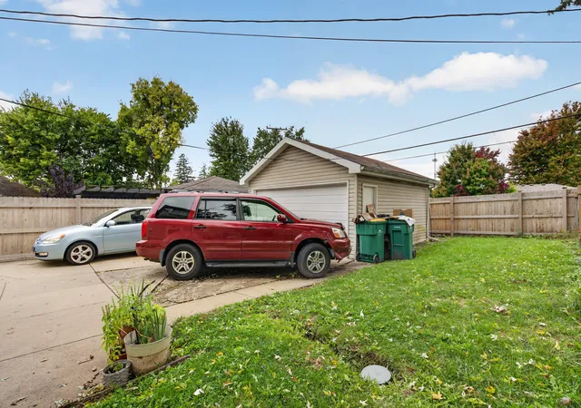 Photo 4 of Single family home for sale at 1013 N Prairie Ave, Joliet, IL 60435 | MLS# 12669475 | Listing updated on 2026-10-23
