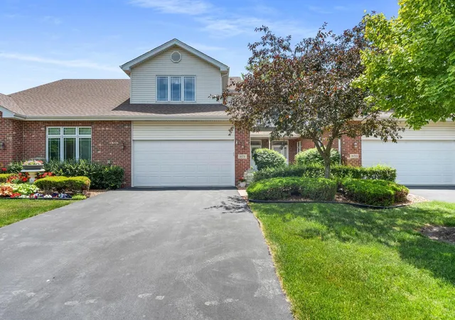 Homes for sale in Mokena, IL | 10711 Canterbury Dr, Mokena, IL 60448 | MLS# 12669501