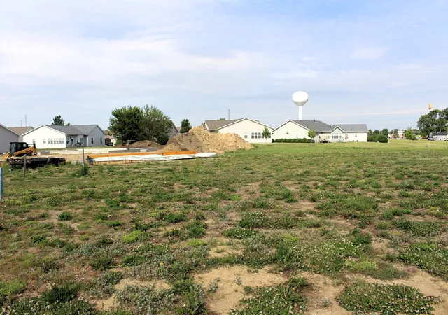 2nd image of 23 Somerset Dr, Clinton, IL 61727 | MLS# 12669506