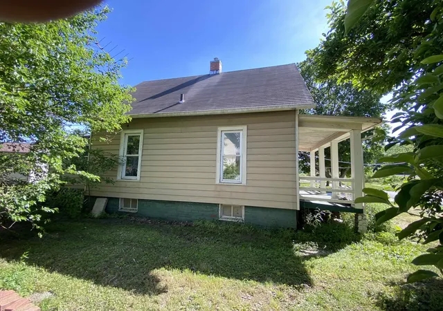 Homes for sale in Galesburg, IL | 1011 Lincoln St, Galesburg, IL 61401 | MLS# 12669542
