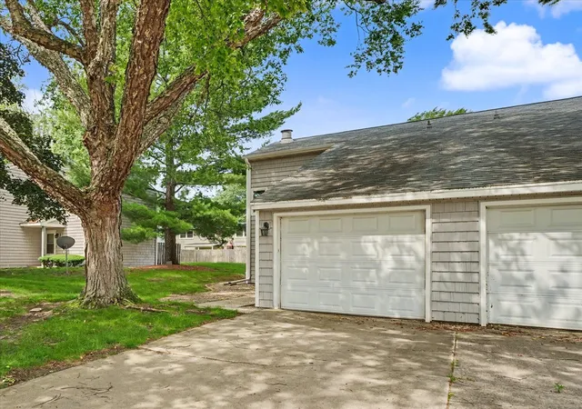 Homes for sale in Champaign, IL | 1931 Blackthorn Dr, Champaign, IL 61821