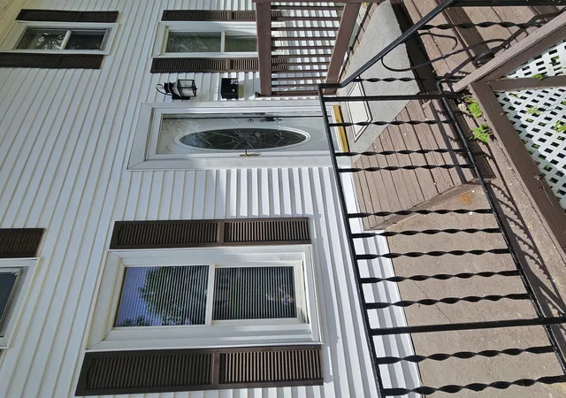 3rd image of 218 Oakwood Ave, Rockford, IL 61101 | MLS# 12669583