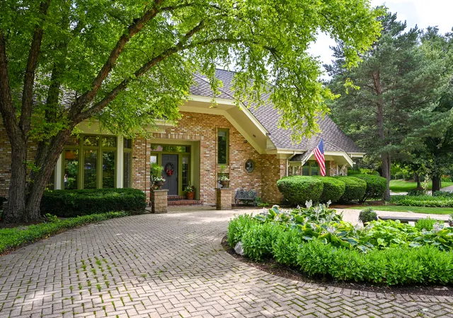 3rd image of (Undisclosed), Burr Ridge, IL 60527 | MLS# 12669662