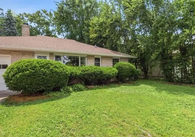 Photo 2 of Single family home for sale at 3 Dole Ave, Crystal Lake, IL 60014 | MLS# 12669794 | Listing updated on 2026-08-13