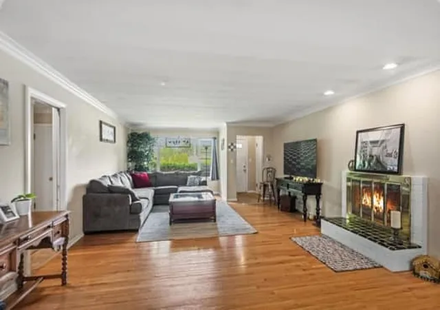 Photo 3 of Single family home for sale at 3 Dole Ave, Crystal Lake, IL 60014 | MLS# 12669794 | Listing updated on 2026-08-13