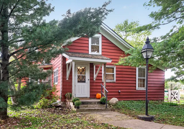 Photo 2 of Single family home for sale at 30w722 Smith Rd, Wayne, IL 60184 | MLS# 12669823 | Listing updated on 2026-09-27