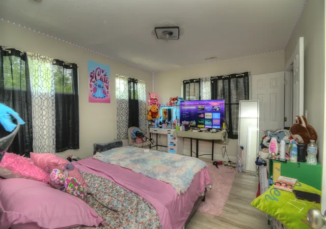 Listing Photo 2 - Condo for sale in building located at 1051 N Springfield Ave, Chicago, IL 60651 - Unit #