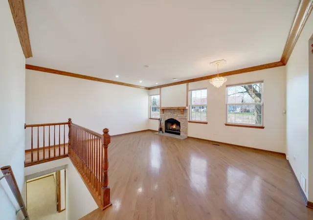 Homes for sale in Grayslake, IL | 2370 Carillon Dr, Grayslake, IL 60030 | MLS# 12669922