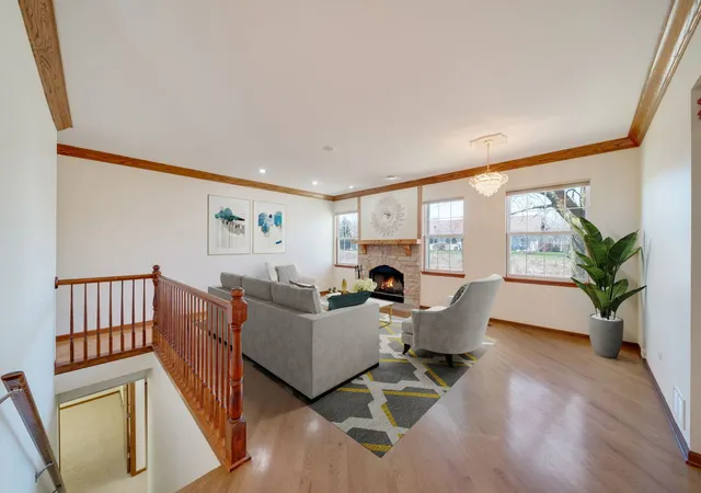 Homes for sale in Grayslake, IL | 2370 Carillon Dr, Grayslake, IL 60030 | MLS# 12669922