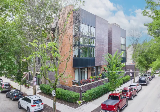 1st image of 1641 W Pearson St #2W, Chicago, IL 60622 | MLS# 12669923