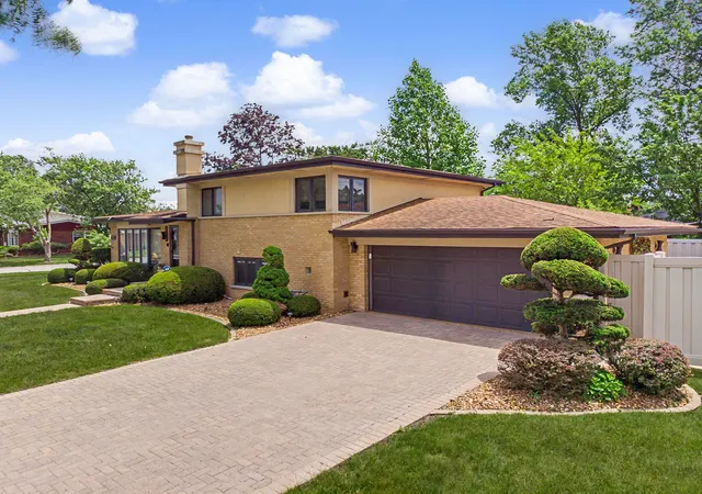 2nd image of 222 S Mayfair Pl, Chicago Heights, IL 60411 | MLS# 12670018