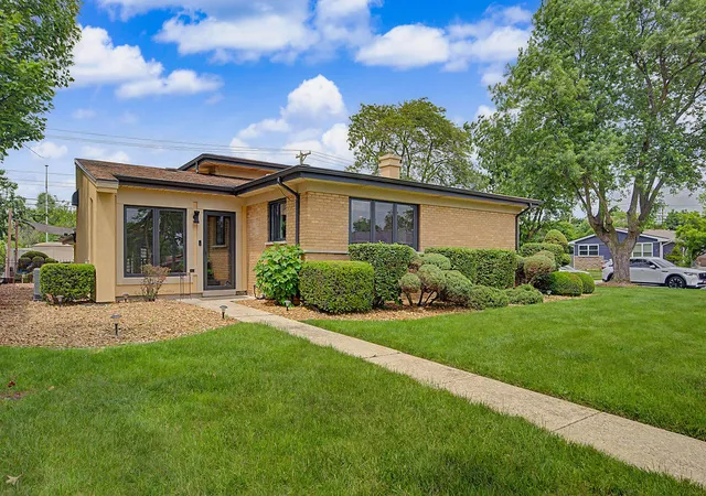 3rd image of 222 S Mayfair Pl, Chicago Heights, IL 60411 | MLS# 12670018
