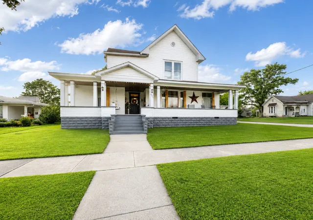 1st image of 621 Girard St, Metropolis, IL 62960 | MLS# 12670075