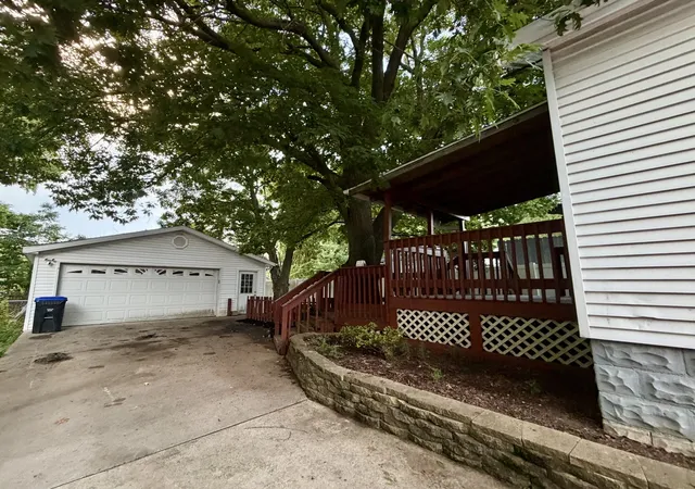 Homes for sale in Bloomington, IL | 1115 Eastholme Ave, Bloomington, IL 61701 | MLS# 12670081