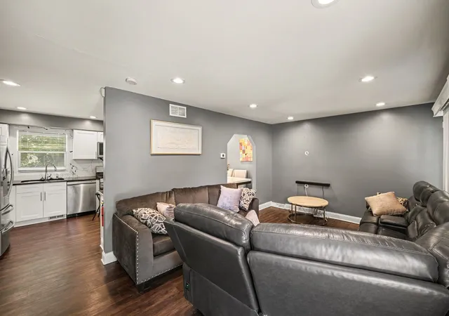 Photo 3 of Single family home for sale at 15659 Mutual Ter, South Holland, IL 60473 | MLS# 12670100 | Listing updated on 2026-09-21