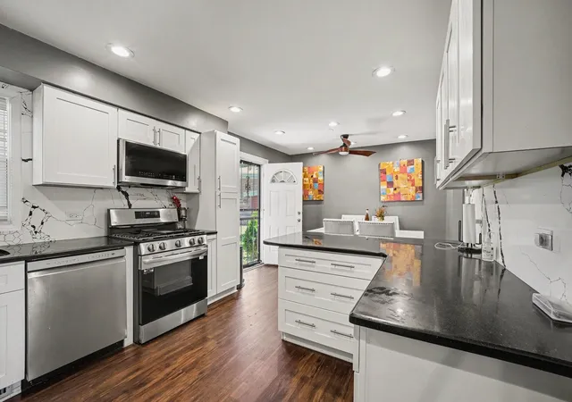 Photo 3 of Single family home for sale at 15659 Mutual Ter, South Holland, IL 60473 | MLS# 12670100 | Listing updated on 2026-09-21