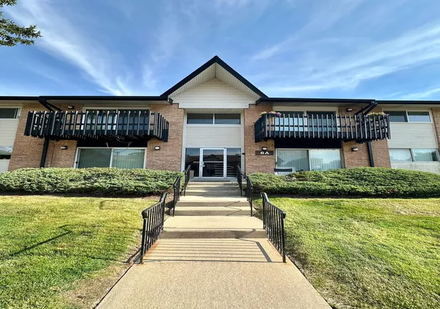 1st image of 6a Kingery Quarter Rd #203, Willowbrook, IL 60527 | MLS# 12670123