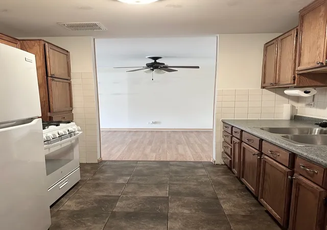 2nd image of 6a Kingery Quarter Rd #203, Willowbrook, IL 60527 | MLS# 12670123