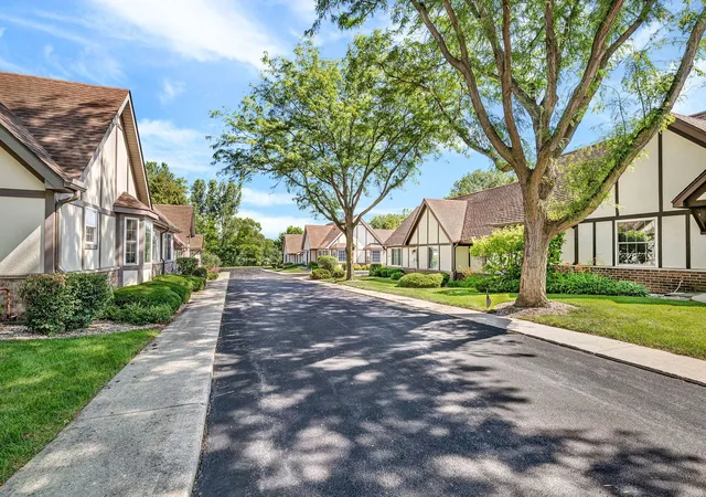 26th image of 1820 Willow Circle Dr #1820, Crest Hill, IL 60403 | MLS# 12670158