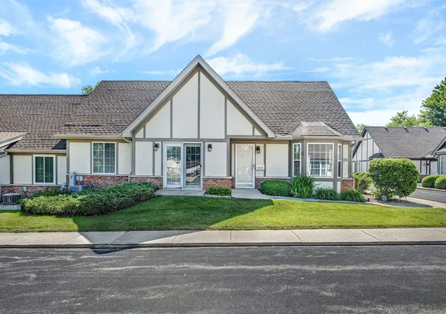 3rd image of 1820 Willow Cir Dr, Crest Hill, IL 60403