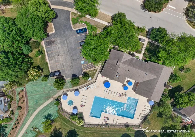 Homes for sale in Crystal Lake, IL | 634 Village Road, Crystal Lake, IL 60014 | Houzeo