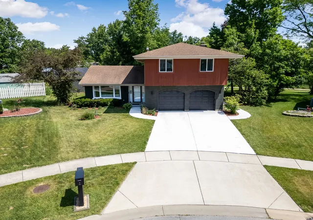 Homes for sale in Schaumburg, IL | 926 Holliston Ct, Schaumburg, IL 60193 | MLS# 12670249