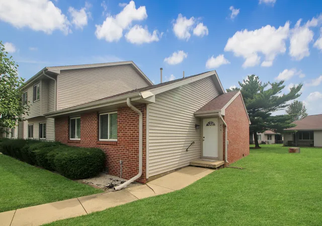 Homes for sale in Champaign, IL | 915 Laura Dr #0, Champaign, IL 61822 | MLS# 12670355