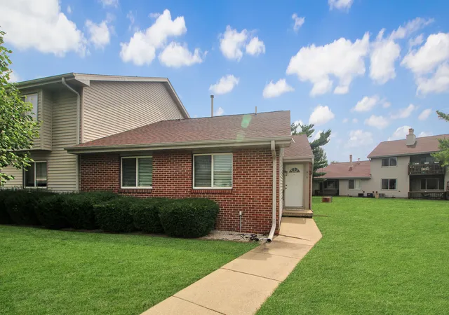 Homes for sale in Champaign, IL | 915 Laura Dr #0, Champaign, IL 61822 | MLS# 12670355