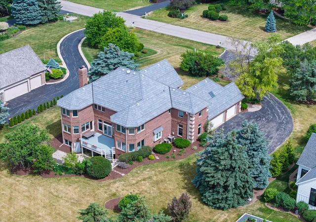 Photo 3 of Single family home for sale at 10711 Bull Valley Dr, Woodstock, IL 60098 | MLS# 12670393 | Listing updated on 2026-10-08