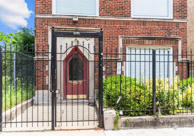 Homes for sale in Chicago, IL | 5321 S Michigan Ave #3, Chicago, IL 60615 | MLS# 12670407