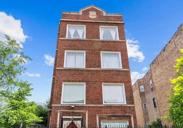Homes for sale in Chicago, IL | 5321 S Michigan Ave #3, Chicago, IL 60615 | MLS# 12670407