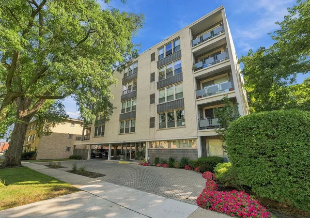Condo for sale at 1535 Park Ave #401, River Forest, IL 60305 | MLS# 12670411