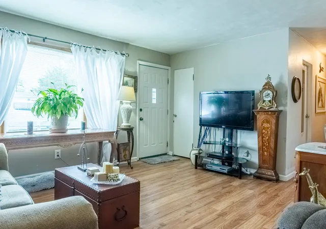 Photo 3 of Single family home for sale at 1412 Holly St, Centralia, IL 62801 | MLS# 12670432 | Listing updated on 2026-09-08