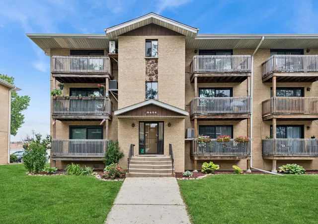 Homes for sale in Chicago Ridge, IL | 9654 Nottingham Ave #1A, Chicago Ridge, IL 60415 | MLS# 12670433