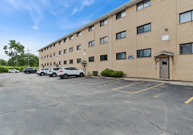 Homes for sale in Chicago Ridge, IL | 9654 Nottingham Ave #1A, Chicago Ridge, IL 60415 | MLS# 12670433