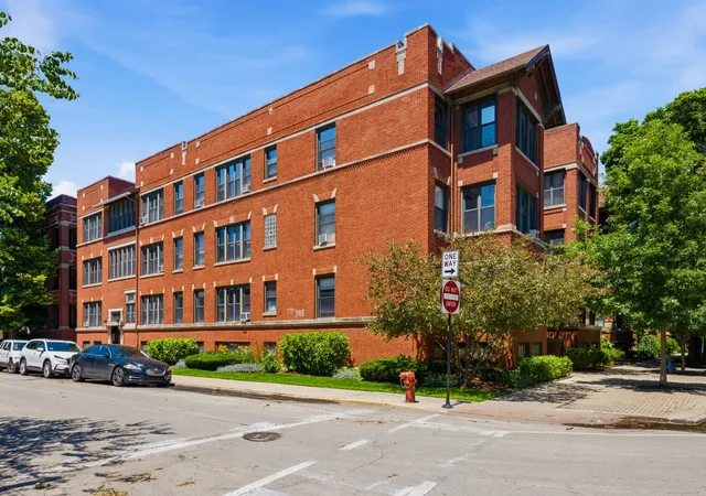 Homes for sale in Chicago, IL | 1226 E 54 St #2w, Chicago, IL 60615 | MLS# 12670457
