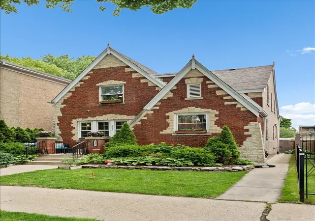 Homes for sale in Chicago, IL | 6455 N Talman Ave, Chicago, IL 60645 | MLS# 12670514